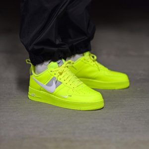 Read more about the article Nike Airforce 1 Lv8 Utility 1599/-