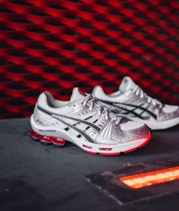 Read more about the article Brand Asics Gel Kinsie 3299/-
