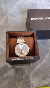 Read more about the article Unboxing Of Michael Kors By Customer