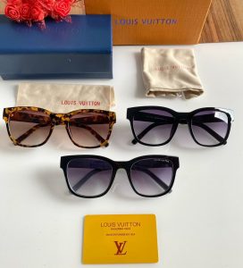 Read more about the article LV Women’s Sunglasses 1099/-