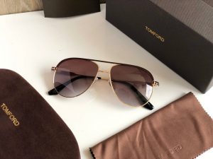 Read more about the article Tom Ford Sunglasses 999/-