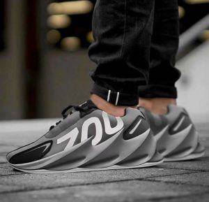 Read more about the article YEEZY 700 SHARKS 2499/-
