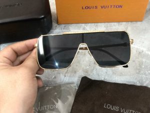 Read more about the article Louis Vuitton Sunglasses 999/-