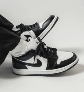 Read more about the article Air Jordan 1 Low Black white  2799/-