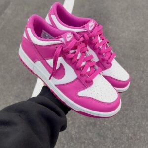 Read more about the article Nike SB Dunk Low Rose Whisper Ladies Sneaker Master Quality 3199/-
