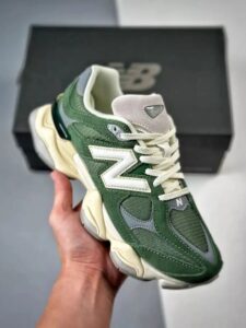 Read more about the article New Balance 3999/-